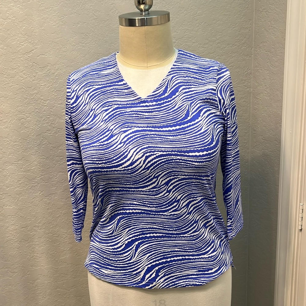 Anthony's | Blue and White Wavy Stripe 3/4 Sleeve Top